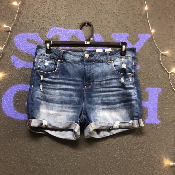 Time and Tru Mid Rise Denim Shorts - Picture 1 of 6